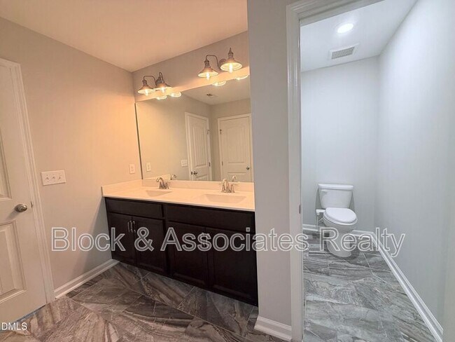 Building Photo - 504 Eno Dr