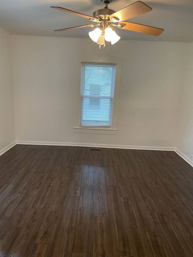 Building Photo - Adorable 2BR Home with Rocking Chair Front...