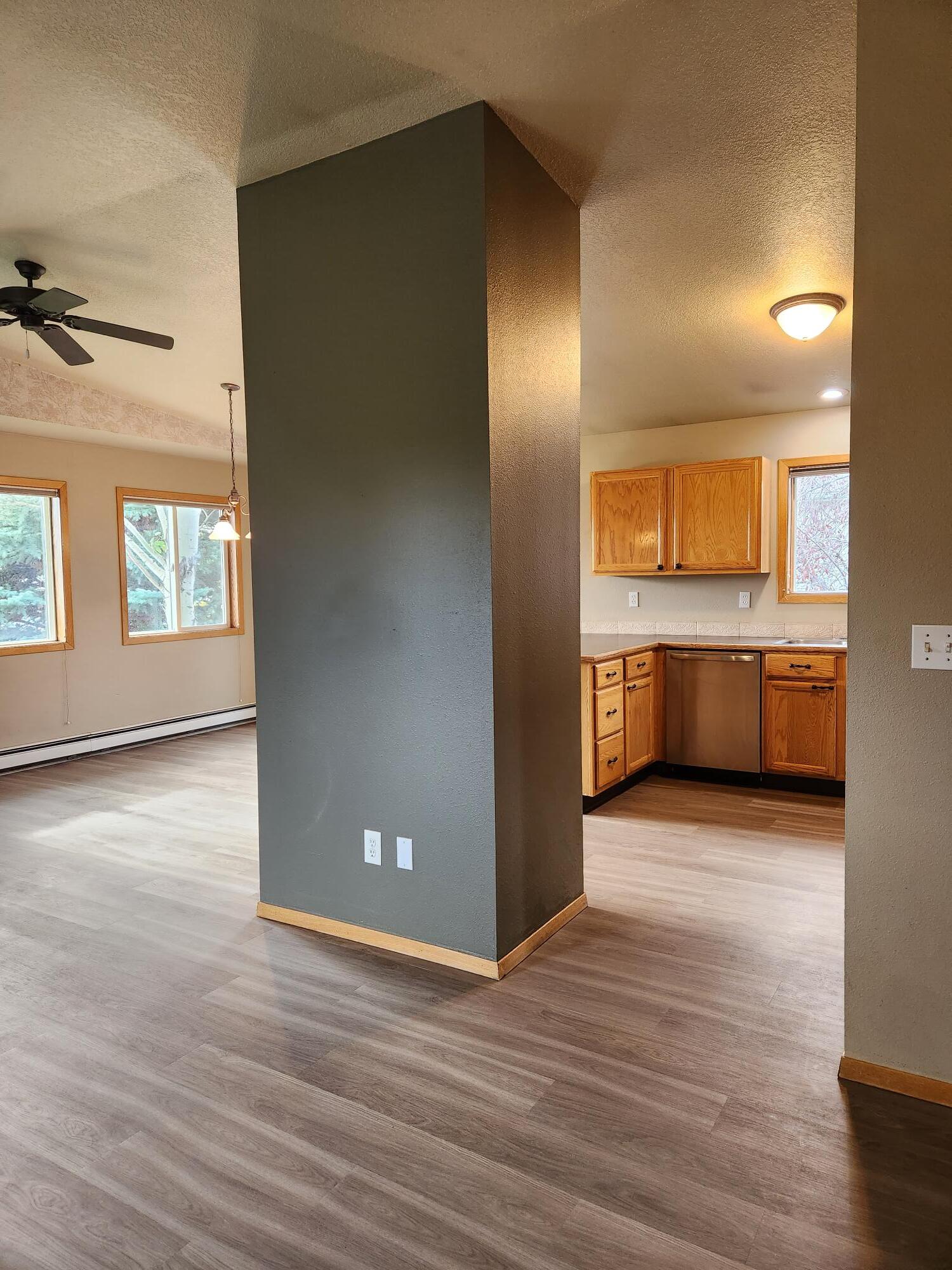 Building Photo - 341 Valley Grove Dr