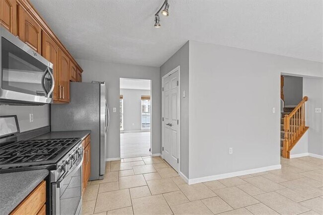 Building Photo - 700 Bush Dr
