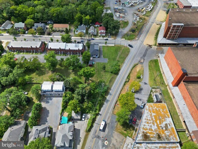 Building Photo - 580 N Braddock St