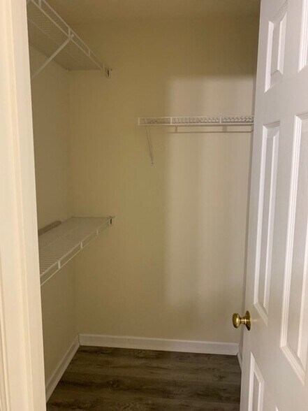 Building Photo - Donahue Crossing