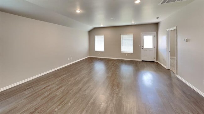 Building Photo - 2724 Dennis Dr