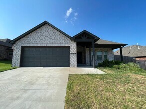 Building Photo - Beautiful home in Bentley Square available...