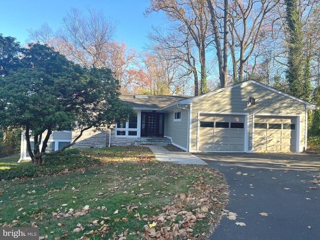 Building Photo - 100 Tudor Ln