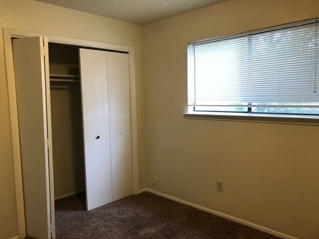 Building Photo - 11510 Walnut Ridge Dr