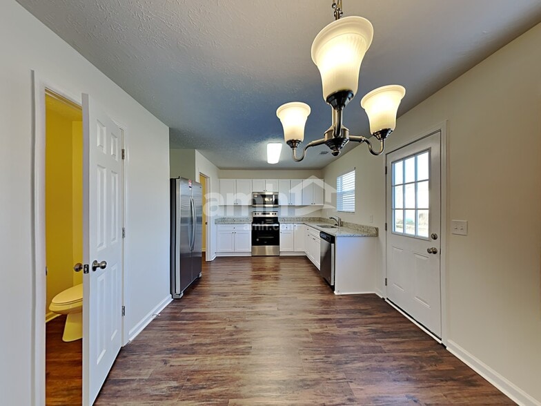 Building Photo - 2648 Sutherland Dr