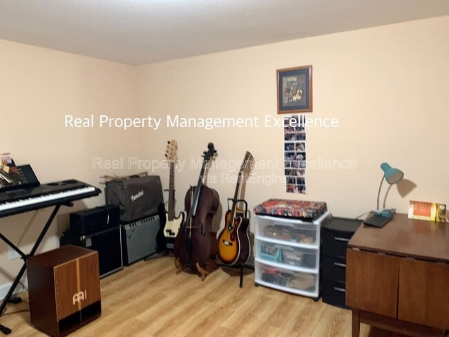 Building Photo - 629 S Peedin Ave