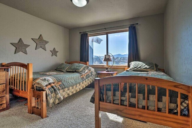 Building Photo - 400 Paintbrush Ter