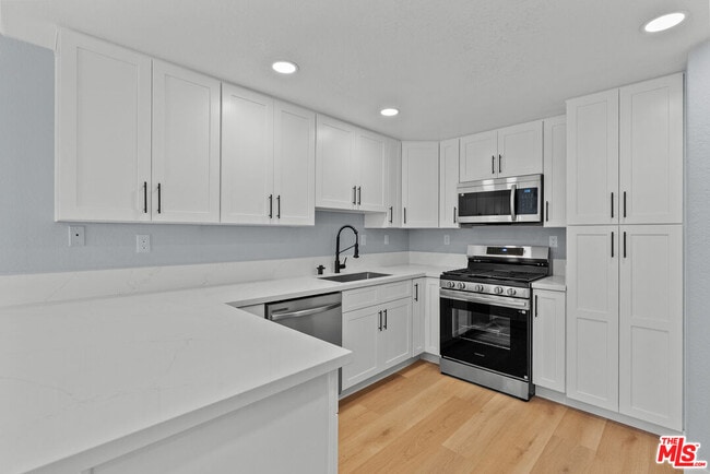 Building Photo - 18812 Vista Del Canon