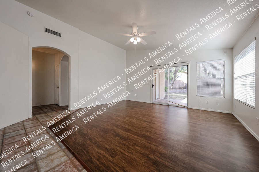 Building Photo - 3884 E Douglas Loop