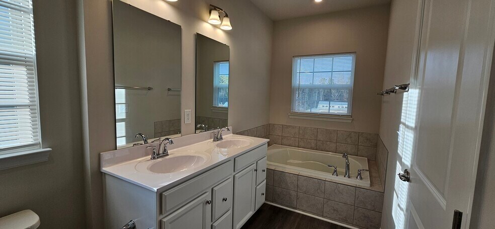 Building Photo - 504 Whitehall Cir