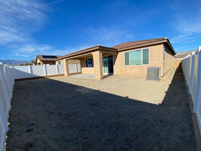 Building Photo - Beautiful Home with Solar