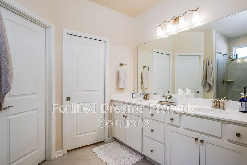 Building Photo - 2229 Hedge Maple Dr