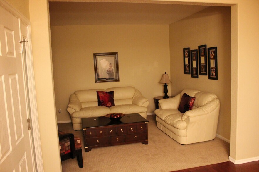 Building Photo - 12216 S Great Plain Way