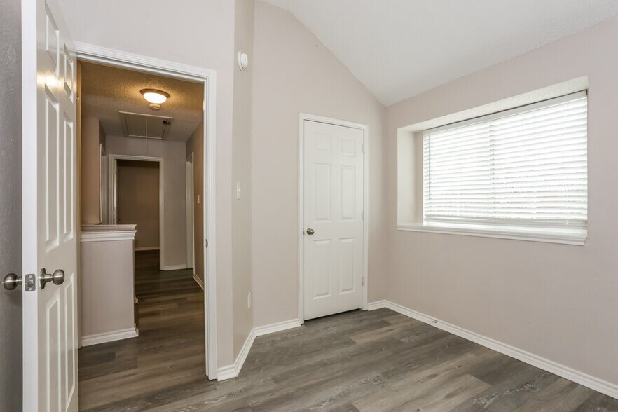 Building Photo - 208 Chamblin Dr