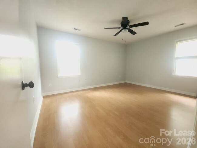 Building Photo - 2022 Glouchester Cir