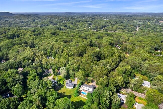 Building Photo - 576 Grove St