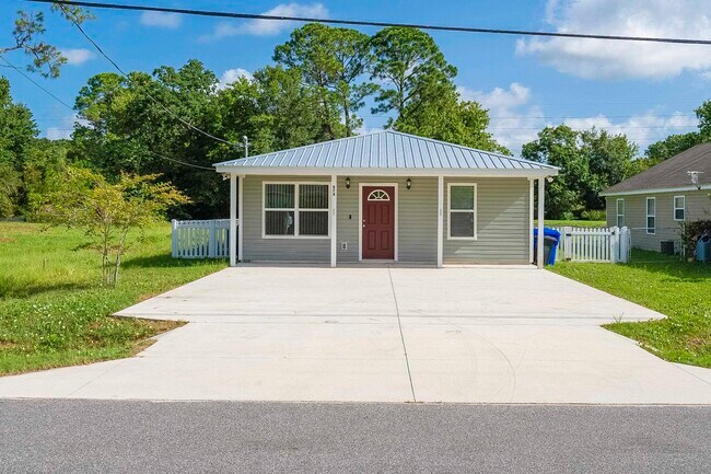 Primary Photo - 874 Ervin St