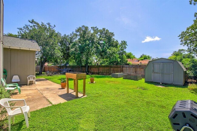 Building Photo - 709 Sapling Cove