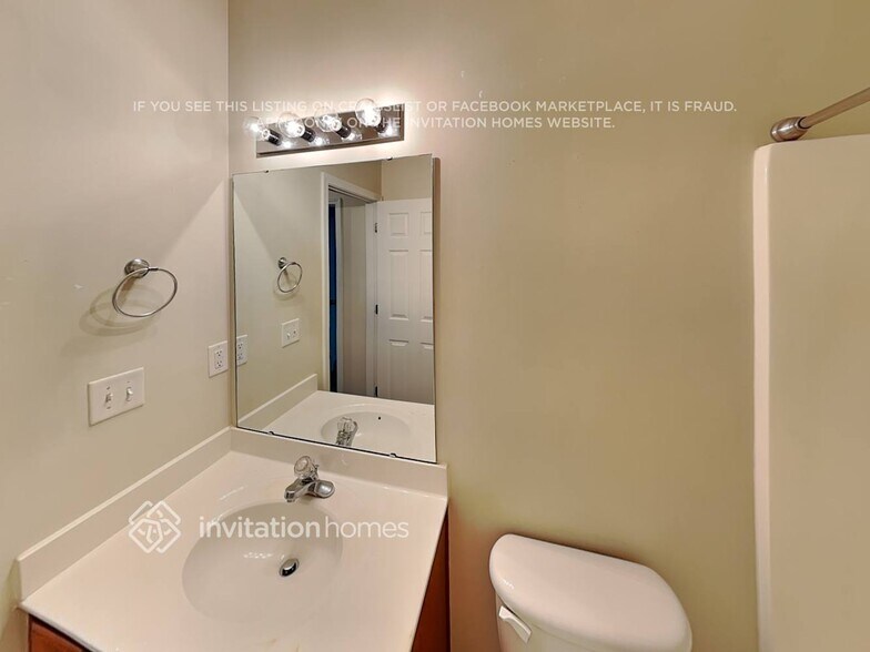 Building Photo - 200 Augustus Lane