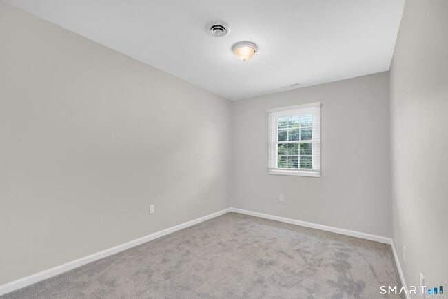 Building Photo - 102 Salem Walk