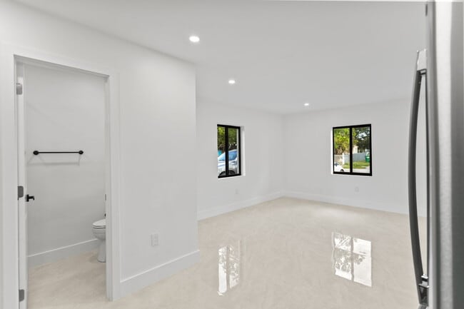 Building Photo - 15920 NW 17th Ave