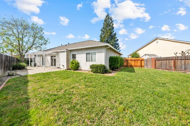 Building Photo - Updated 3-Bed 2 Bath Home – New Kitchen, Flooring & More! $3,400/mo