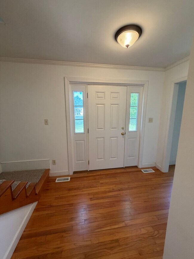 Building Photo - 105 Demille Dr