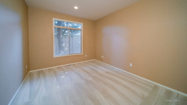 Building Photo - Amazing & spacious 4 bed plus office, 2.5 ...