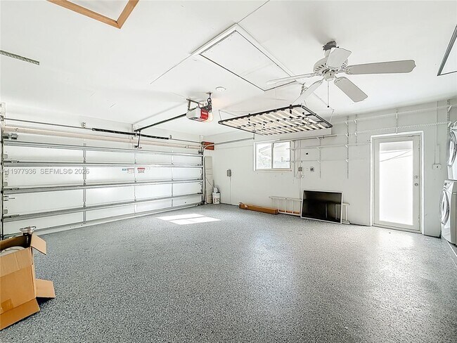 Building Photo - 2770 NE 8th Ct