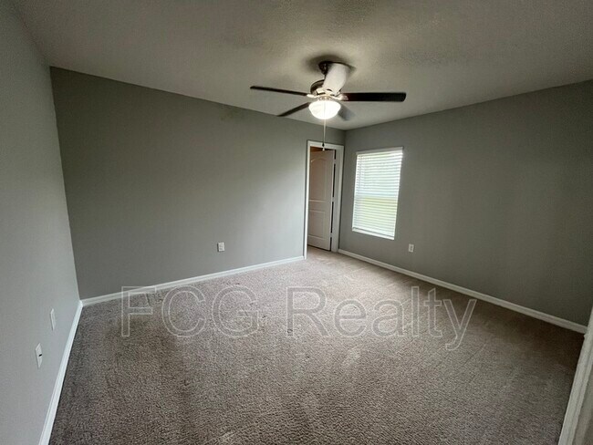 Building Photo - 711 Gila Dr