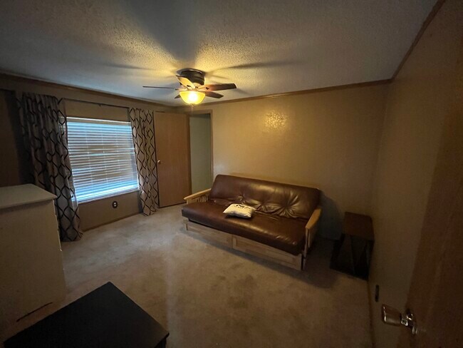 Building Photo - 425 Chapin Ln