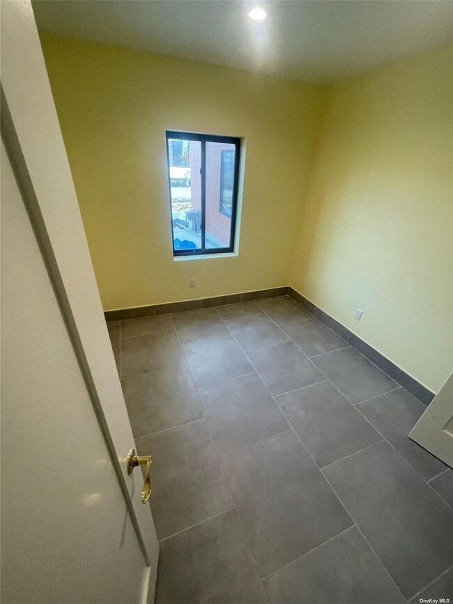 Building Photo - 129-19 101st Ave