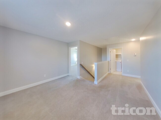 Building Photo - 716 Cedar Ln