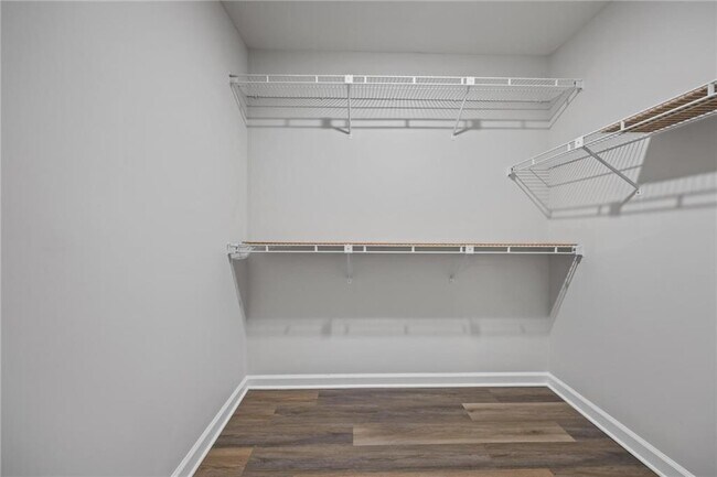 Building Photo - 410 Hickory Walk