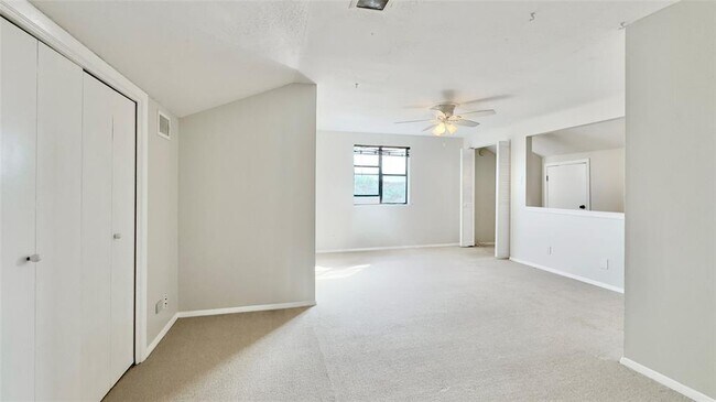 Building Photo - 843 Sunfish St