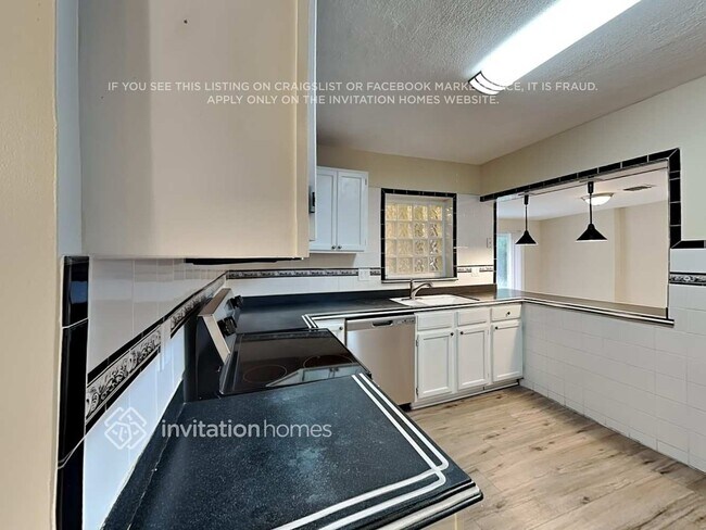 Building Photo - 1309 Tyrone Blvd N