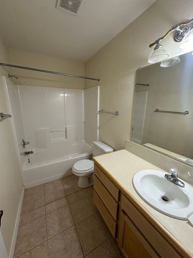 Building Photo - 2 Bed Home Plus Office Space! In Zia Schoo...