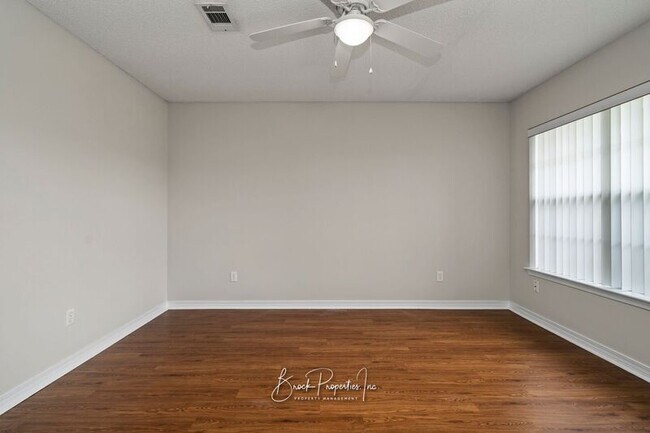 Building Photo - 2100 Blue Wind Dr