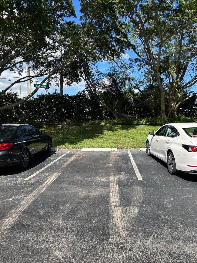 Building Photo - 26 Royal Palm Way