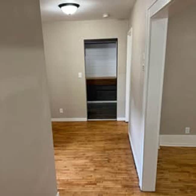 Building Photo - 2 Bedroom House for Rent