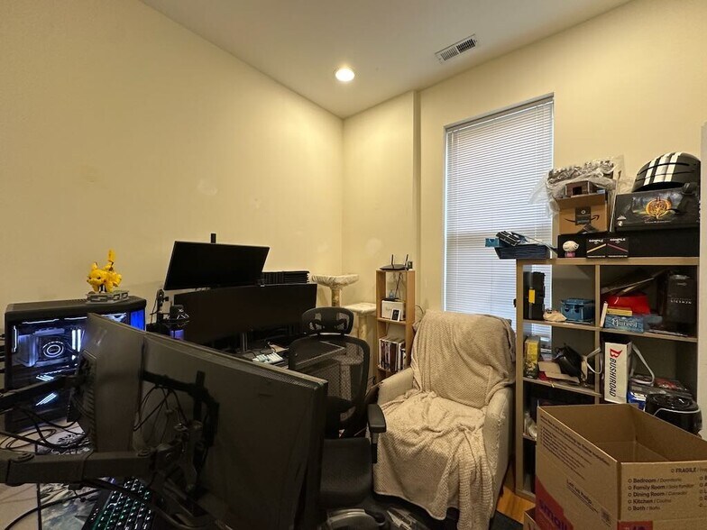 Building Photo - 1414 W Superior St