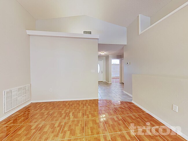 Building Photo - 3910 Creek Woods Dr