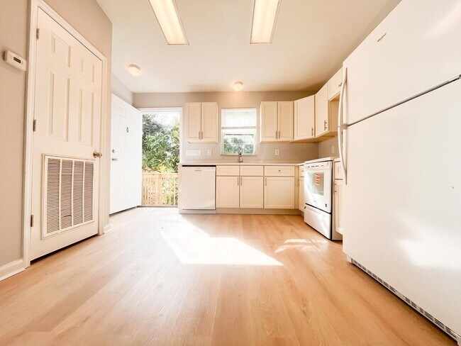 Building Photo - 5289 Stacy St