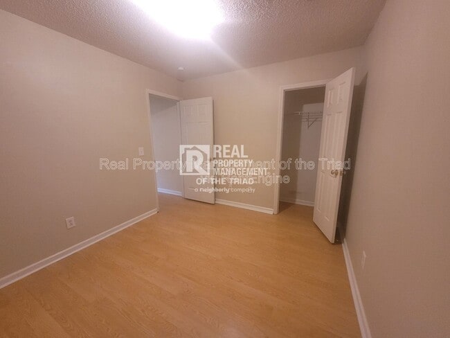 Building Photo - 153 Westmont Dr