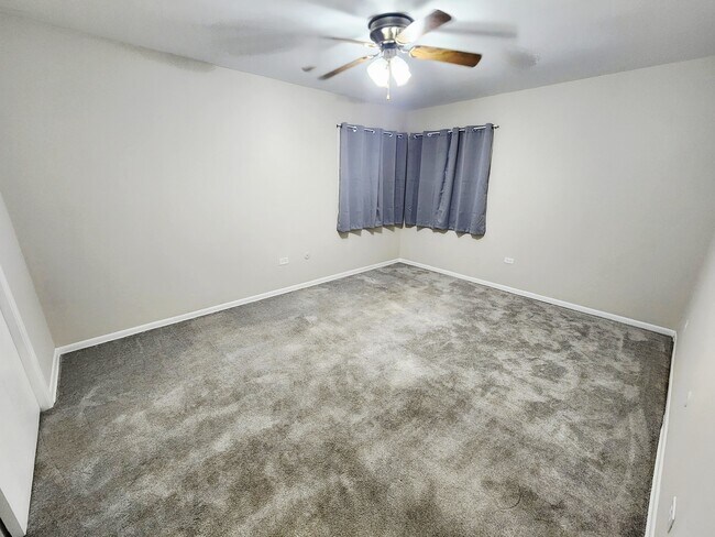 Building Photo - 424 Elgin Ave