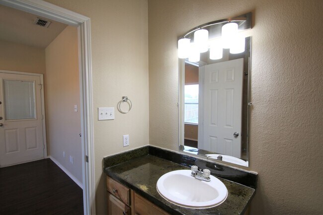 Building Photo - 105-107 Sunburst Court
