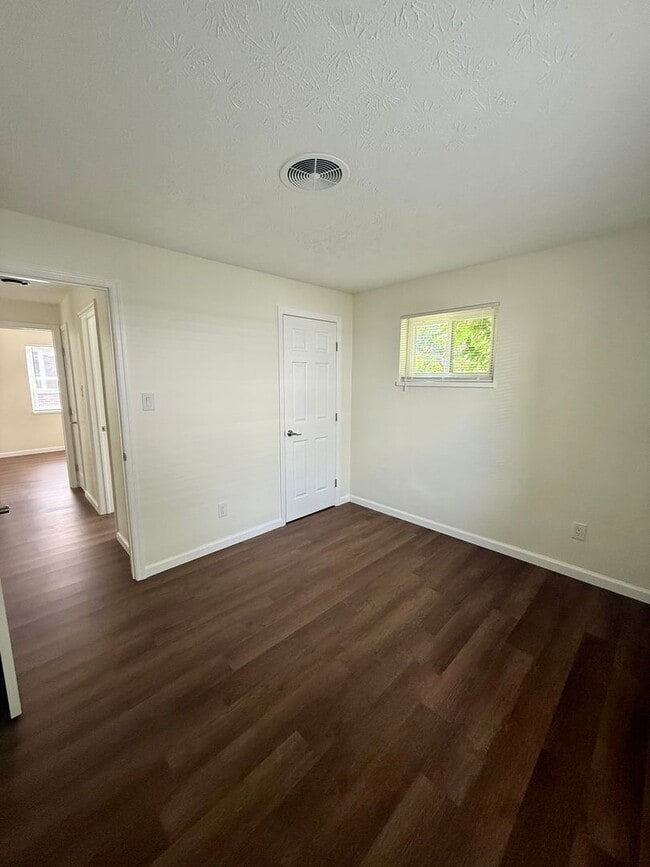 Building Photo - Fully Remodeled 2BR/1BA Ranch