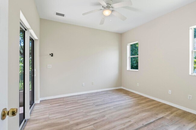 Building Photo - 24 Lakecliff Dr
